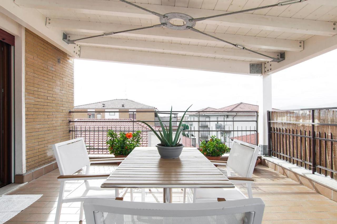 شقة La Terrazza Su فوندي المظهر الخارجي الصورة