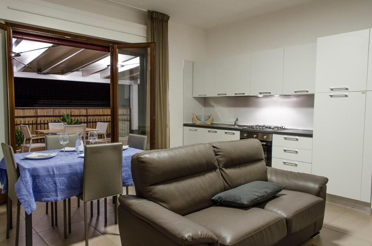 شقة La Terrazza Su فوندي المظهر الخارجي الصورة